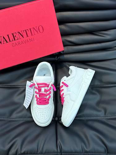 Scarpe uomo Valentino Codice 0109B80 Taglia 3844 45 sono realizzate su misura e non possono essere r