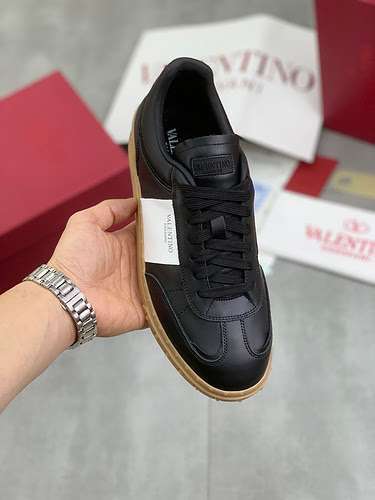 Valentino couple model code: 0113C20 Size: female 35-41 male 39-46 (female 41, male 45.56 customized