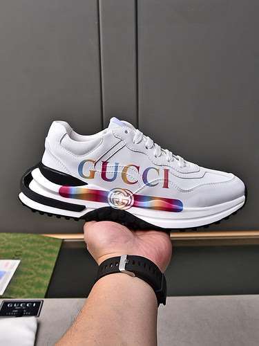 GUCCI Scarpe Uomo Codice 0107B90 Taglia 3844 45 sono realizzate su misura e non possono essere resti