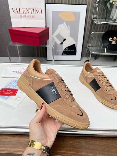 Valentino couple model code: 0113C20 Size: female 35-41 male 39-46 (female 41, male 45.56 customized