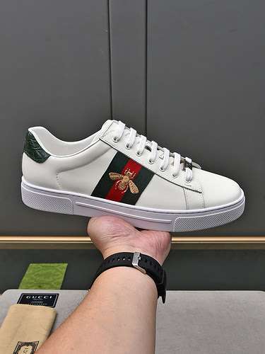 GUCCI Scarpe Uomo Codice 0107B70 Taglia 3844 45 sono realizzate su misura e non possono essere resti