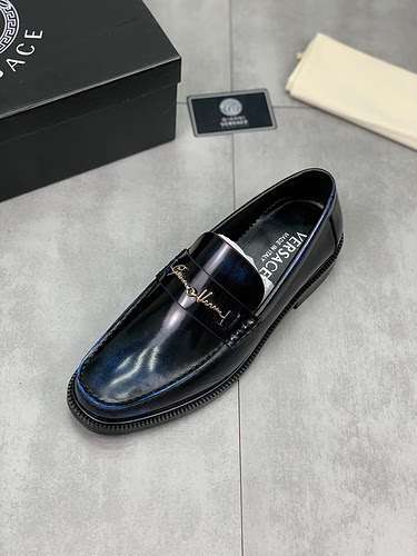 Scarpe uomo Versace Codice 0113C30 Taglia 3844 45 sono realizzate su misura e non possono essere res