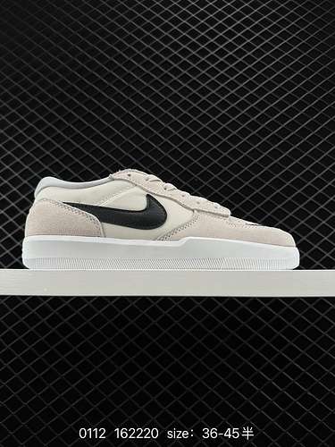 Una scarpa che porta innovazione all'avanguardia per le strade, la Nike SB Force 8 è dotata di una s