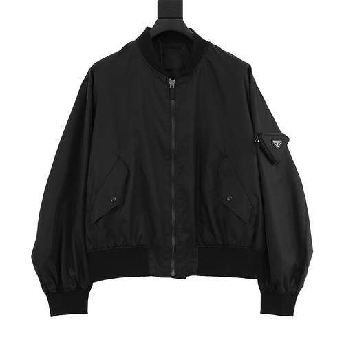 Bomber Prada PRD 24SS con tasca sulla manica e collo alla coreana in nylon rigenerato