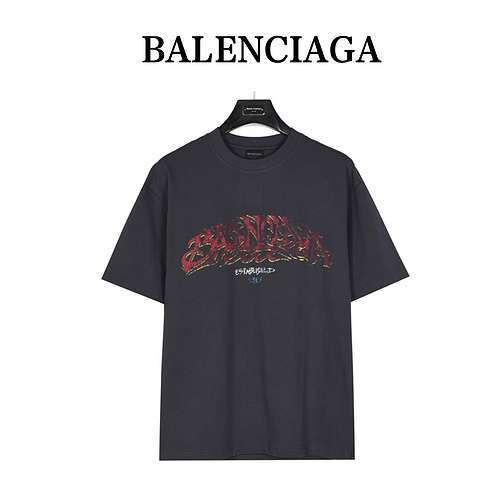 Tshirt a maniche corte stampata con scritte sulla passerella BLCGBalenciaga