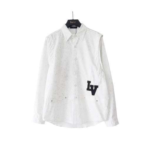 Camicia con toppa jacquard di marca LV Louis Vuitton in passerella sulla passerella