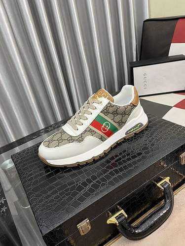 Scarpe uomo GUCCI Codice 0302B60 Taglia 3844