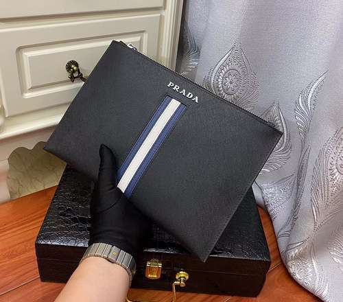 Pochette da uomo realizzata in pelle bovina originale importata, qualità di fascia alta, consegna bo