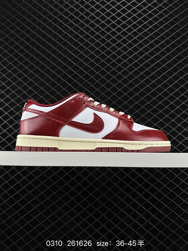 3 Nike SB Dunk Low Pro burgundy color dunk series retro low-top casual sports skateboard shoes. The 