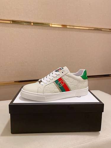 Scarpe uomo GUCCI Codice 0314B50 Taglia 3844