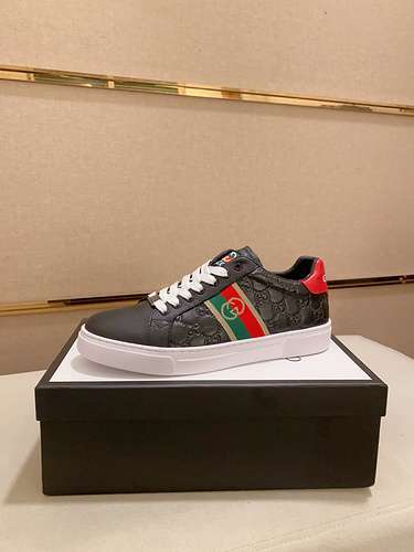 Scarpe uomo GUCCI Codice 0314B50 Taglia 3844