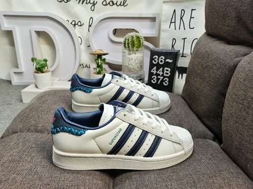 373DAdidas trifoglio Originals Superstar punta a conchiglia classico allmatch scarpe da ginnastica s