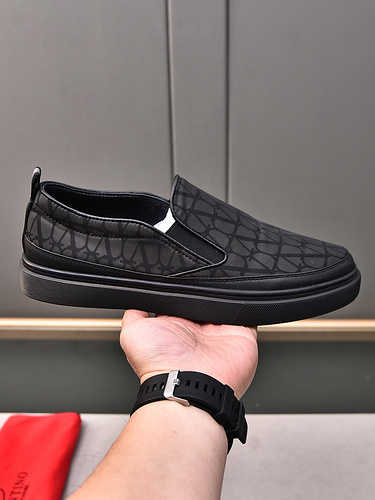 Valentino men's shoes Code: 0305B40 Size: 38-44 (45 customized)