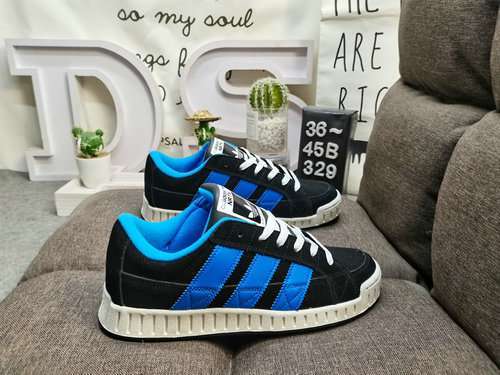 Adidas ADI0 329D La combinazione di colori vivaci presenta tre strisce invertite per un tocco nostal