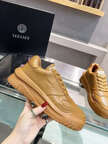 Scarpe Versace uomo e donna Codice 0318C40 Taglia 3546