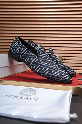 Scarpe uomo Versace Codice 0312B60 Taglia dal 38 al 44 45 e 46 possono essere personalizzate e non p