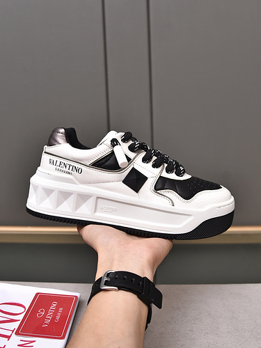 Valentino men's and women's shoes Code: 0305C80 Size: Women's 35-40, Men's 38-44 (45 46 customized)