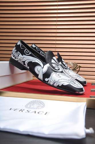 Scarpe uomo Versace Codice 0312B60 Taglia dal 38 al 44 45 e 46 possono essere personalizzate e non p