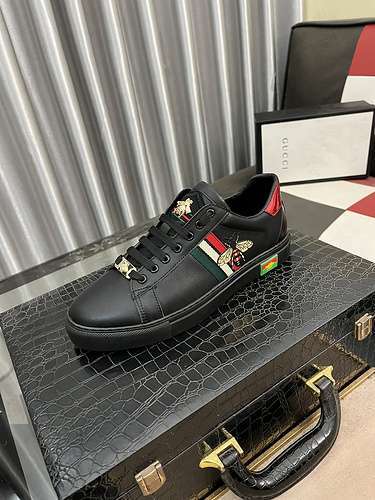 Scarpe uomo GUCCI Codice 0310B40 Taglia 3844