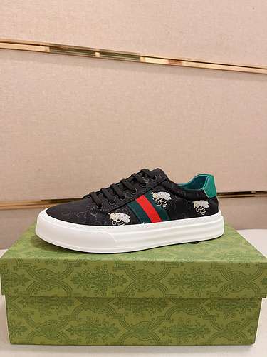 Scarpe uomo GUCCI Codice 0314B40 Taglia 3844