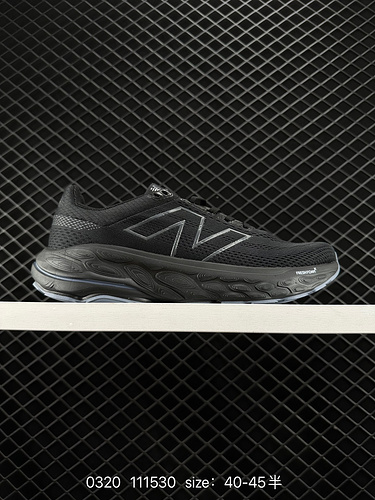 New Balance/New Balance men's shoes are made in half sizes, using an integrated engineered mesh uppe
