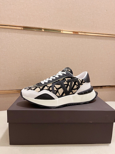 Valentino men's and women's shoes Code: 0313C20 Size: Women's 36-40. Male 39-44. (Can be customized 