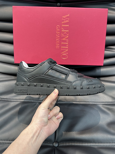 Valentino men's shoes Code: 0223C00 Size: 38-44