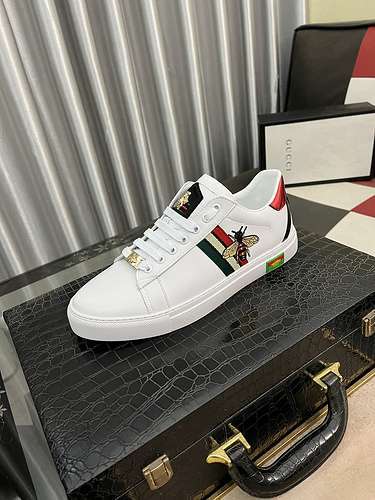 Scarpe uomo GUCCI Codice 0310B40 Taglia 3844