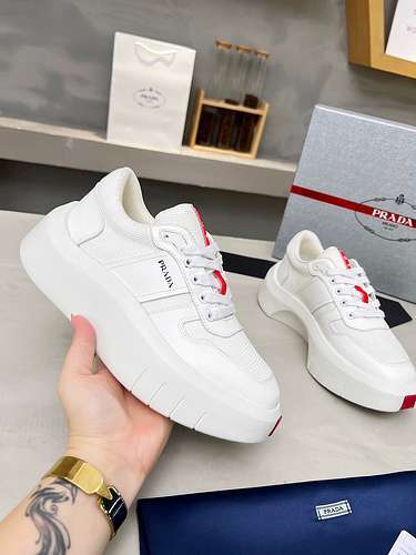 Le scarpe Prada uomo e donna Codice 0309C00 Taglia 3545 45 sono realizzate su misura e non possono e