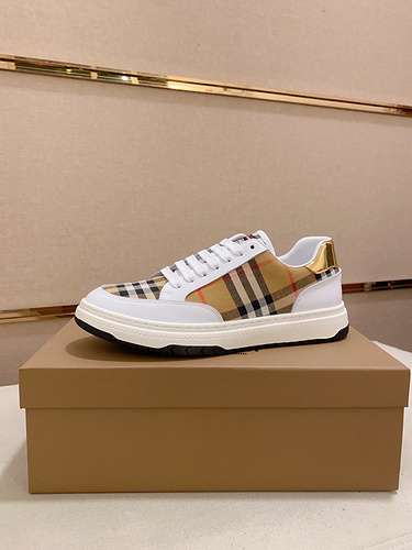 Scarpe uomo Burberry Codice 0314B40 Taglia 3844