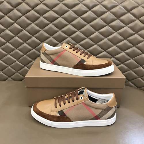 Scarpe uomo Burberry Codice 0321B30 Taglia 3844