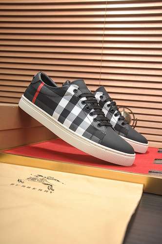 Scarpe uomo Burberry Codice 0312B40 Taglia dalla 38 alla 44 45 personalizzata