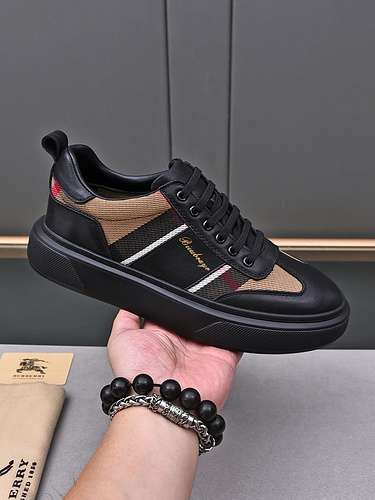 Scarpe uomo Burberry Codice 0227B70 Taglia 3844 45 personalizzabili