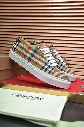 Scarpe uomo Burberry Codice 0312B40 Taglia dalla 38 alla 44 45 personalizzata