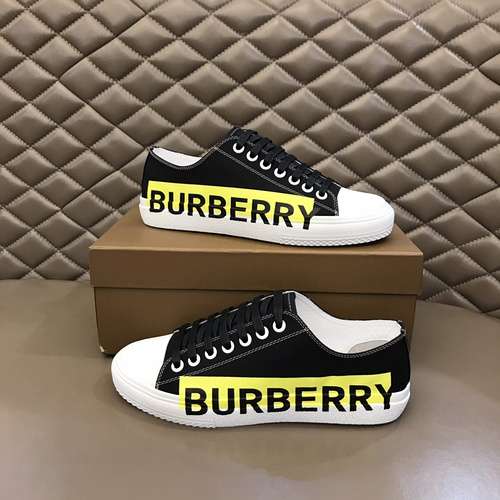 Scarpe uomo Burberry Codice 0321B50 Taglia 3844