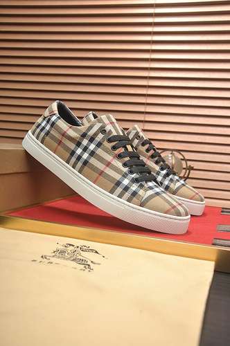 Scarpe uomo Burberry Codice 0312B40 Taglia dalla 38 alla 44 45 personalizzata