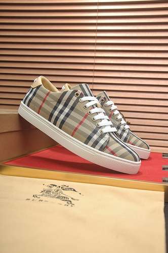 Scarpe uomo Burberry Codice 0312B40 Taglia dalla 38 alla 44 45 personalizzata