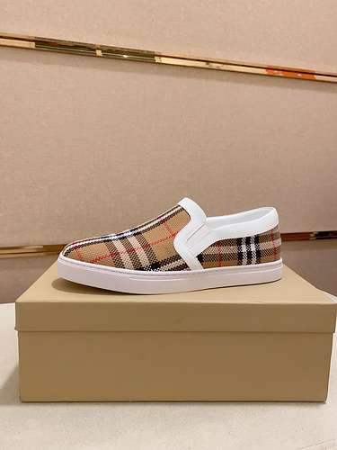 Scarpe uomo Burberry Codice 0314B20 Taglia 3844