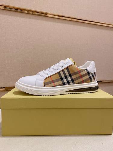 Scarpe uomo Burberry Codice 0314B40 Taglia 3844