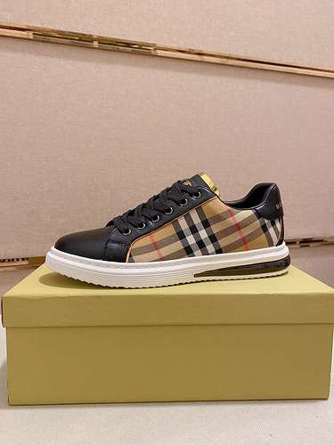 Scarpe uomo Burberry Codice 0314B40 Taglia 3844