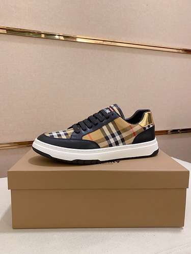 Scarpe uomo Burberry Codice 0314B40 Taglia 3844