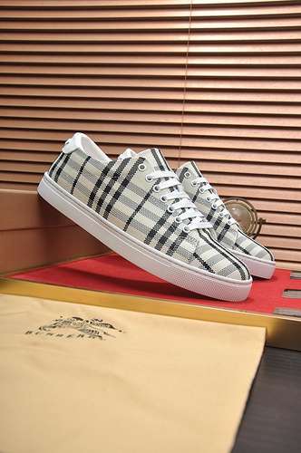 Scarpe uomo Burberry Codice 0312B40 Taglia dalla 38 alla 44 45 personalizzata