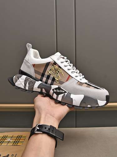 Scarpe uomo Burberry Codice 0317B50 Taglia 3844 45 personalizzate