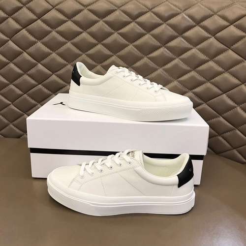 Scarpe uomo Givenchy Codice 0321B40 Taglia 3844