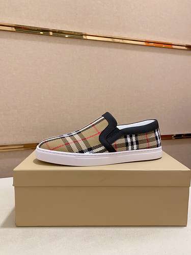 Scarpe uomo Burberry Codice 0314B20 Taglia 3844