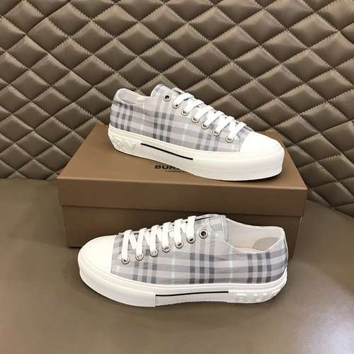 Scarpe uomo Burberry Codice 0321B40 Taglia 3844