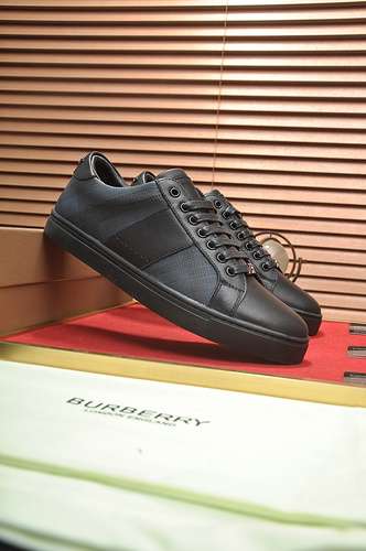 Scarpe uomo Burberry Codice 0312B50 Taglia dalla 38 alla 44 45 personalizzata