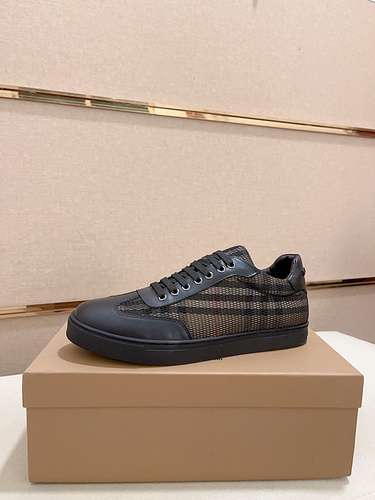 Scarpe uomo Burberry Codice 0326B50 Taglia 3844 45 sono realizzate su misura e non possono essere re