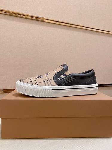 Scarpe uomo Burberry Codice 0327B30 Taglia 3844