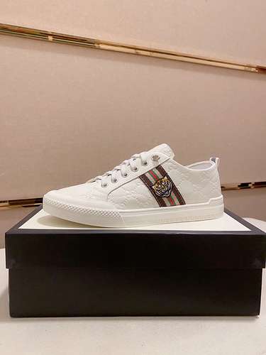 Scarpe uomo GUCCI Codice 0326B40 Taglia 3844